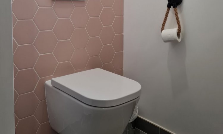 Installation de toilettes suspendues à Villefranche-sur-Saône - JLM RENOVATION
