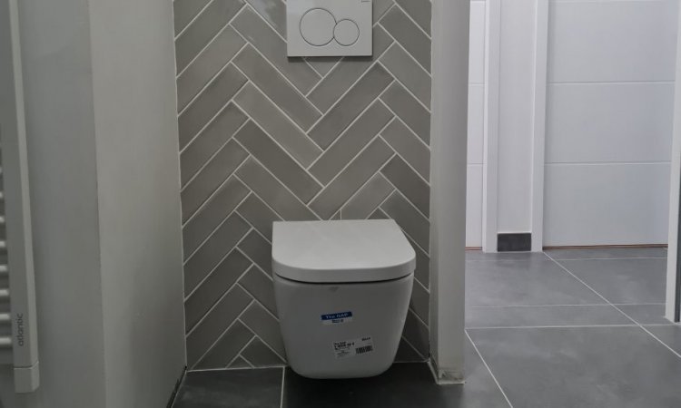 Installation de toilettes suspendues à Villefranche-sur-Saône - JLM RENOVATION